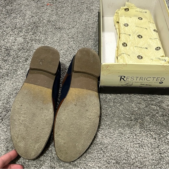 Restricted Size 7.5 2 tone Oxford - Picture 5 of 5